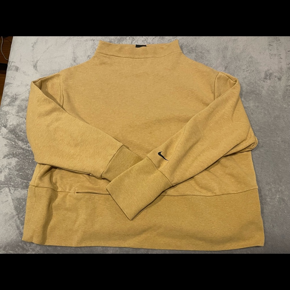 Like new Nike cowl neck crewneck with zipper pocket size large